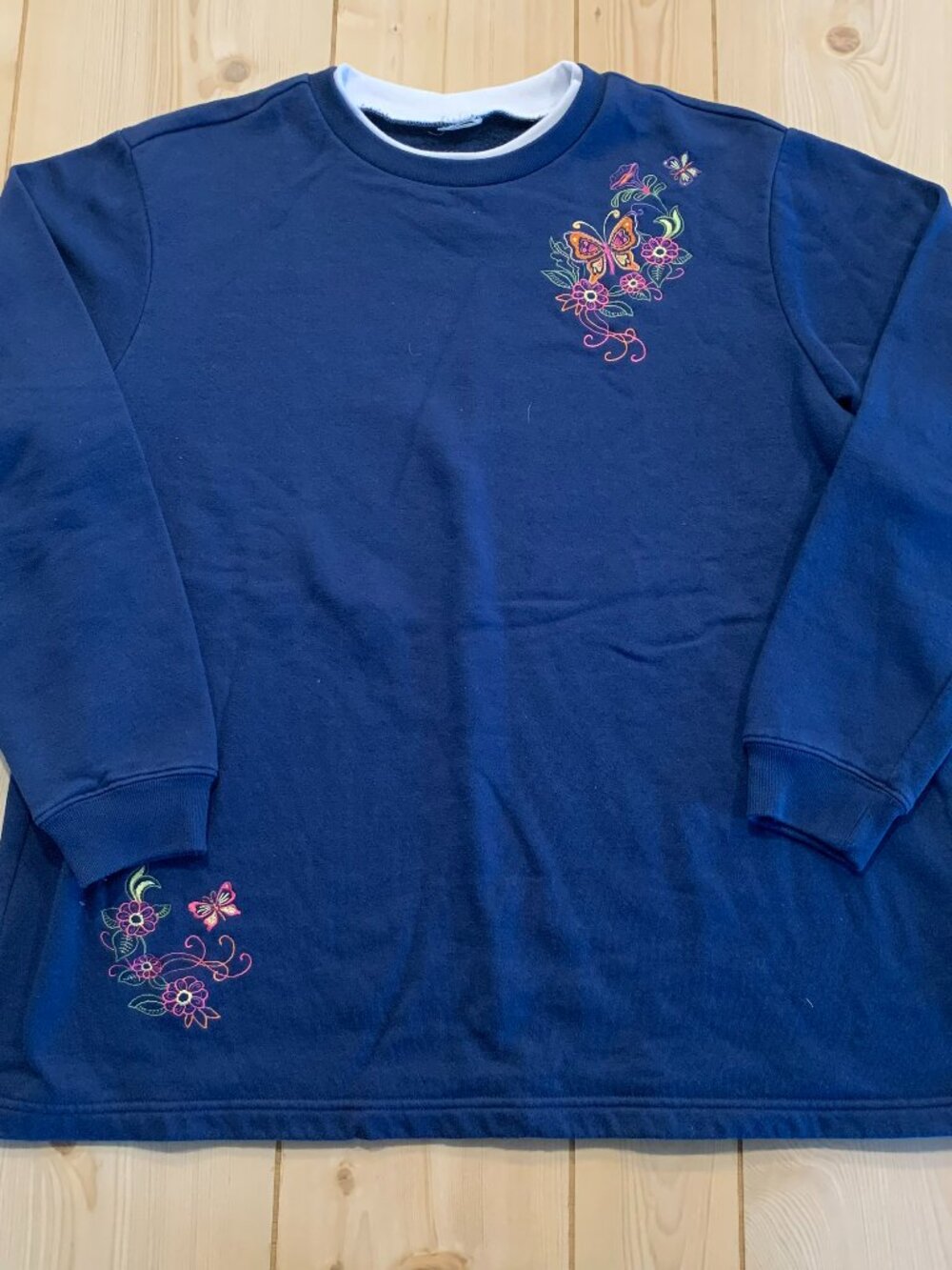 Vintage 90s Butterfly Floral Embroidered Grandmacore Cute Sweatshirt Women's XL